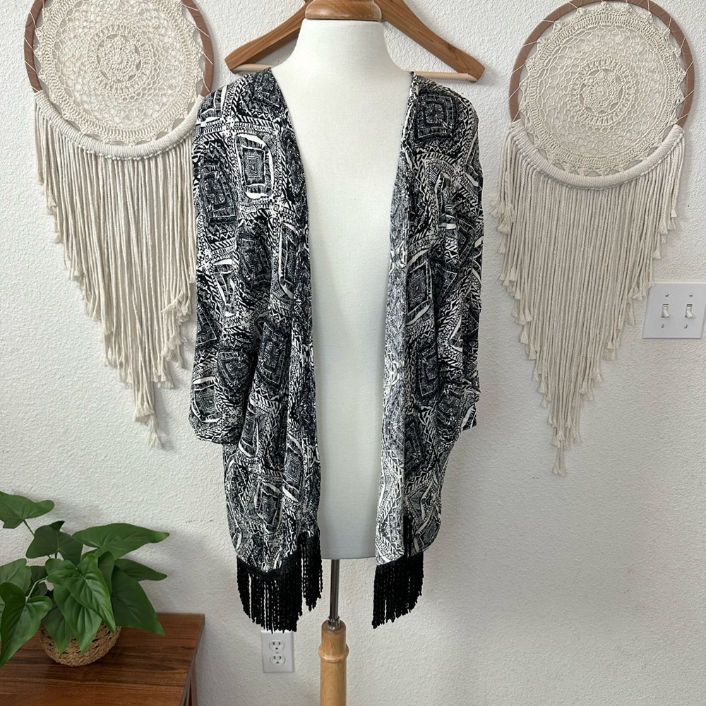 Stella Laguna beach black and white diamond print fringe detail kimono medium